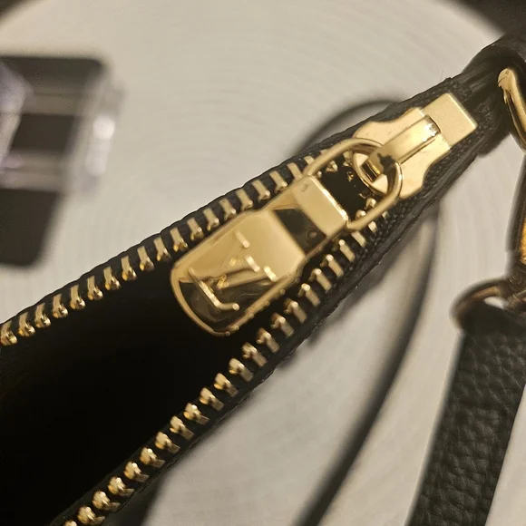 Louis Vuitton Articles de Voyage Pouch – Neverfull Inside Out 2024 Edition - Picture 4 of 6